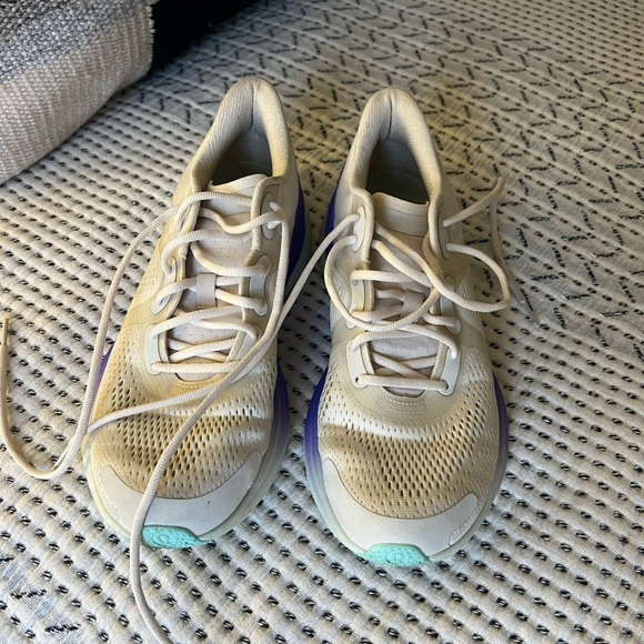 Lululemon mom running sneakers size 8 - Picture 2 of 6